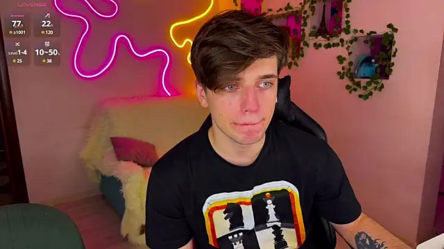 RobertAndLinela online show from February 2025 08:33:02 PM