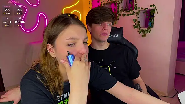 RobertAndLinela online show from March 2025 08:00:02 PM