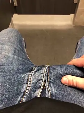 Snapshot of 22TT2295 chatting on January 2025 10:29:02 AM 22TT2295 online show from January 2025 10:29:02 AM