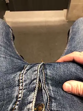 Snapshot of 22TT2295 chatting on January 2025 11:39:02 AM 22TT2295 online show from January 2025 11:39:02 AM