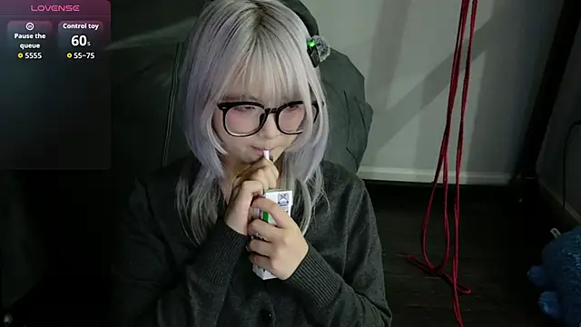 Yu UwU  online show from November 2025 01:00:01 PM