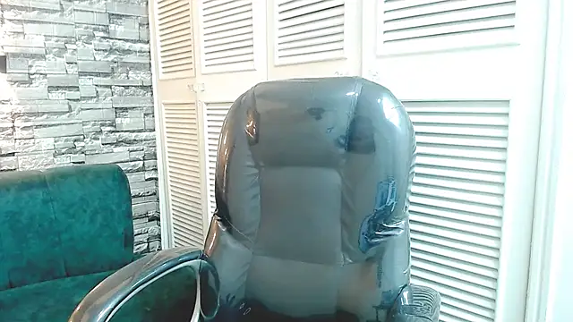 Snapshot of Warning_Boy chatting on December 2024 09:52:01 PM Warning Boy online show from December 2024 09:52:01 PM