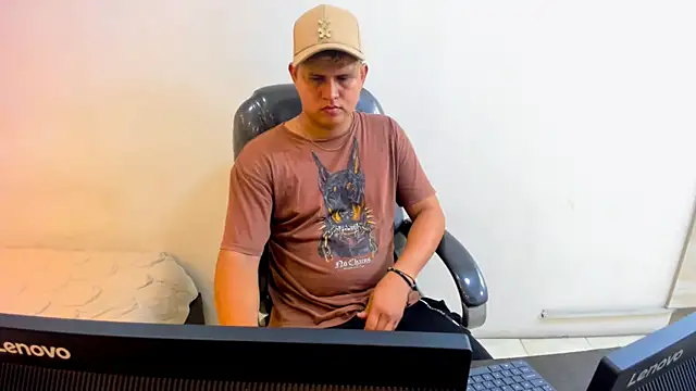 Snapshot of Warning_Boy chatting on January 2025 01:16:02 AM Warning Boy online show from January 2025 01:16:02 AM