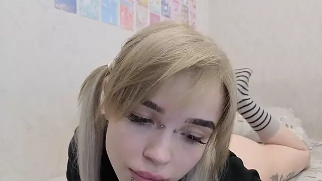 Snapshot of emodreamgirl chatting on May 2026 12:56:01 PM emodreamgirl online show from May 2026 12:56:01 PM