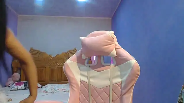 Coral0403 online show from October 2025 06:30:01 PM