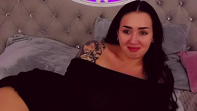 Snapshot of KimKhallifa chatting on January 2025 10:52:02 AM KimKhallifa online show from January 2025 10:52:02 AM