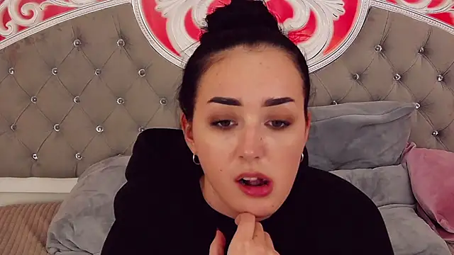 Snapshot of KimKhallifa chatting on February 2025 07:37:02 AM KimKhallifa online show from February 2025 07:37:02 AM