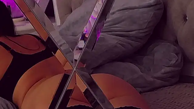 Snapshot of KimKhallifa chatting on March 2025 04:11:02 PM KimKhallifa online show from March 2025 04:11:02 PM