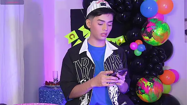 Maxi little online show from March 2026 08:00:01 PM