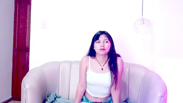 Snapshot of LuciaFerrero chatting on December 2024 11:53:01 AM LuciaFerrero online show from December 2024 11:53:01 AM