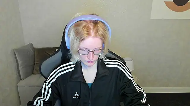 Snapshot of ElizabethHarpper chatting on September 2025 01:07:02 AM ElizabethHarpper online show from September 2025 01:07:02 AM