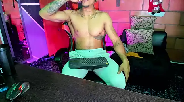 Adam Valenciia online show from February 2025 05:05:02 AM