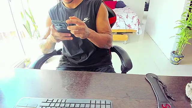 Adam Valenciia online show from October 2025 03:46:02 PM