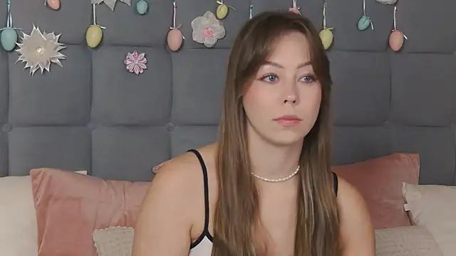 Snapshot of TheEmma chatting on May 2026 04:04:01 PM TheEmma online show from May 2026 04:04:01 PM