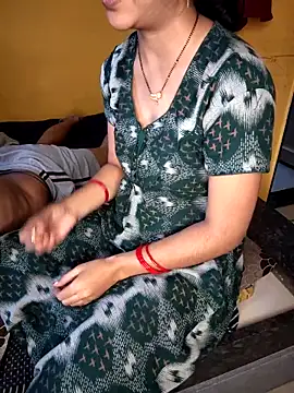 lovelygirl4567 online show from September 2025 04:04:02 AM