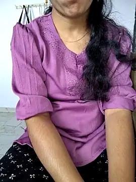 lovelygirl4567 online show from December 2025 05:44:02 AM