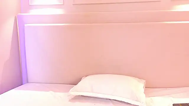 NaomiKlarc online show from November 2025 04:12:02 AM