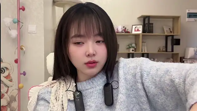 Chenjing0 online show from December 2025 04:17:01 AM