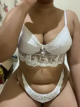 Snapshot of julianabun chatting on January 2025 01:39:02 AM julianabun online show from January 2025 01:39:02 AM