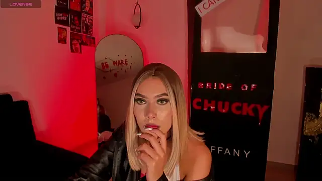 NiaSalvatore online show from October 2025 10:17:02 PM