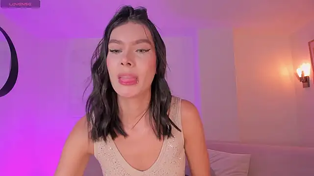 NiaSalvatore online show from April 2026 07:25:02 PM