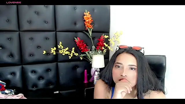 Snapshot of Carolaine01 chatting on March 2025 10:10:01 PM Carolaine01 online show from March 2025 10:10:01 PM