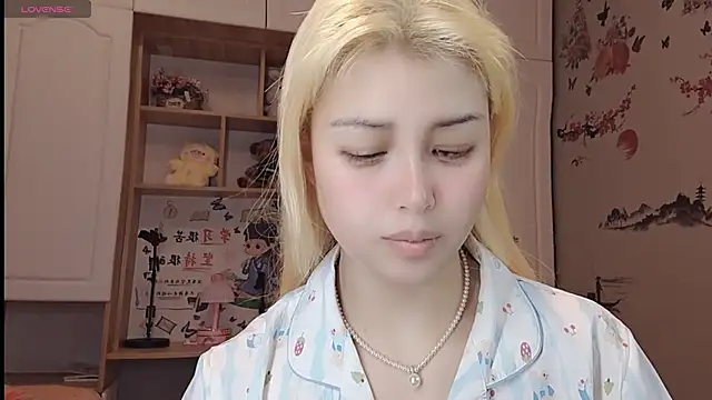 Lucky-xiuxiu online show from February 2025 03:42:01 AM