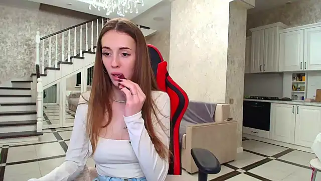 Evelyn Mooree online show from January 2025 11:49:02 PM