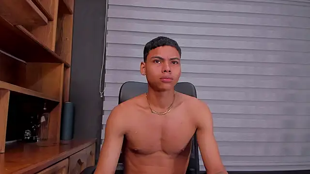 adam piarse01 online show from March 2025 09:48:01 PM