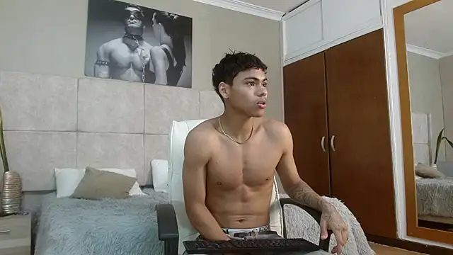 adam piarse01 online show from September 2025 10:37:02 PM