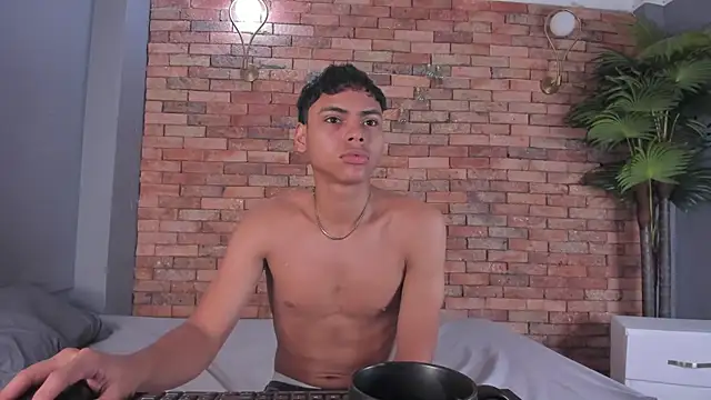 adam piarse01 online show from November 2025 07:41:02 AM