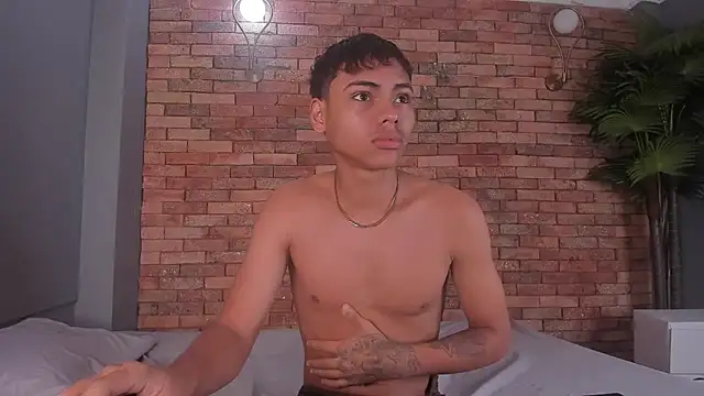 adam piarse01 online show from December 2025 09:13:02 PM