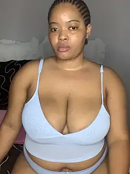 Snapshot of sexytinashe21 chatting on October 2025 08:33:01 PM sexytinashe21 online show from October 2025 08:33:01 PM