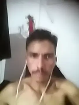 MagrinhoSaradoo online show from February 2025 03:32:02 PM