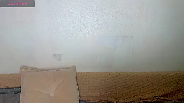 Snapshot of emilytrays chatting on February 2026 07:30:01 AM emilytrays online show from February 2026 07:30:01 AM