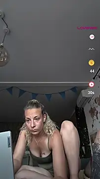 thefrenchkiss25 online show from April 2026 06:16:02 PM