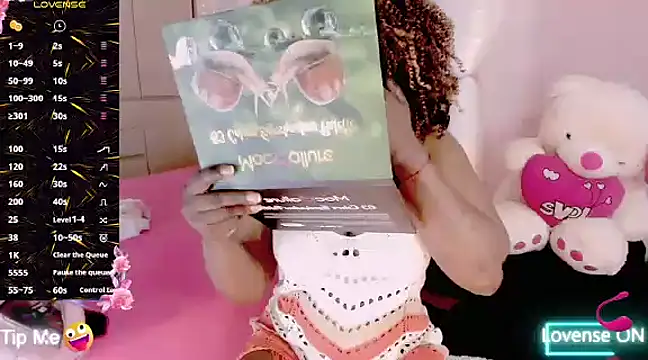 Snapshot of Aliana_Ross chatting on February 2025 09:10:01 AM Aliana Ross online show from February 2025 09:10:01 AM