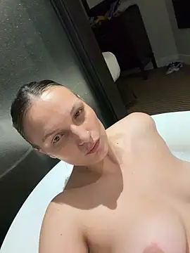 Snapshot of justpeachybaby chatting on November 2025 04:33:02 AM justpeachybaby online show from November 2025 04:33:02 AM