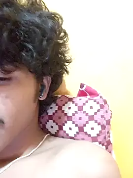 Snapshot of CosmicEmuu chatting on January 2025 07:40:01 PM CosmicEmuu online show from January 2025 07:40:01 PM