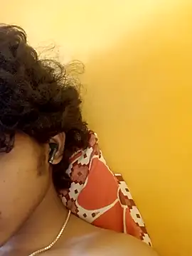 Snapshot of CosmicEmuu chatting on February 2025 10:07:01 AM CosmicEmuu online show from February 2025 10:07:01 AM