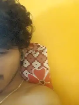 Snapshot of CosmicEmuu chatting on January 2026 09:22:01 AM CosmicEmuu online show from January 2026 09:22:01 AM