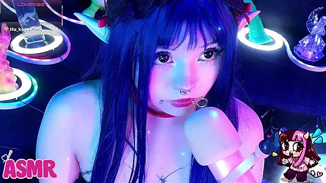 Snapshot of LaytonBox chatting on June 2026 12:15:01 PM LaytonBox online show from June 2026 12:15:01 PM