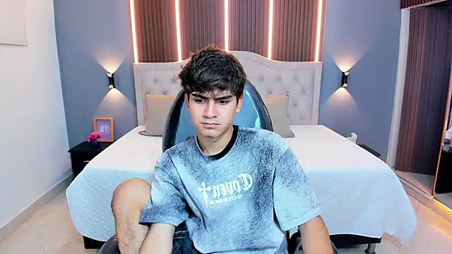 Tommy18   online show from February 2026 03:21:02 AM