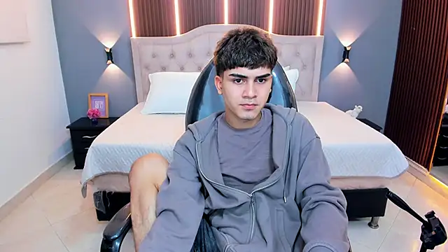 Snapshot of Tommy18__ chatting on June 2026 03:26:02 AM Tommy18 online show from June 2026 03:26:02 AM