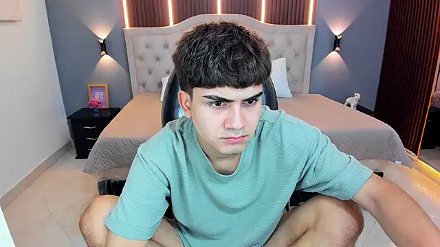 Snapshot of Tommy18__ chatting on June 2026 03:31:02 AM Tommy18 online show from June 2026 03:31:02 AM