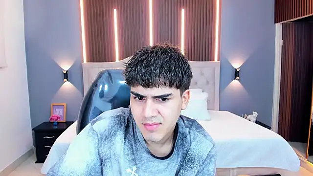 Snapshot of Tommy18__ chatting on June 2026 03:40:02 AM Tommy18 online show from June 2026 03:40:02 AM