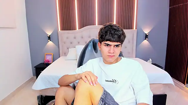 Snapshot of Tommy18__ chatting on July 2026 03:13:01 AM Tommy18 online show from July 2026 03:13:01 AM