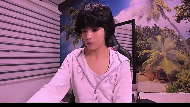 AllanYong18 online show from February 2025 12:47:02 AM