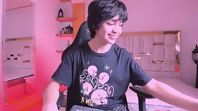 AllanYong18 online show from February 2025 05:04:02 AM