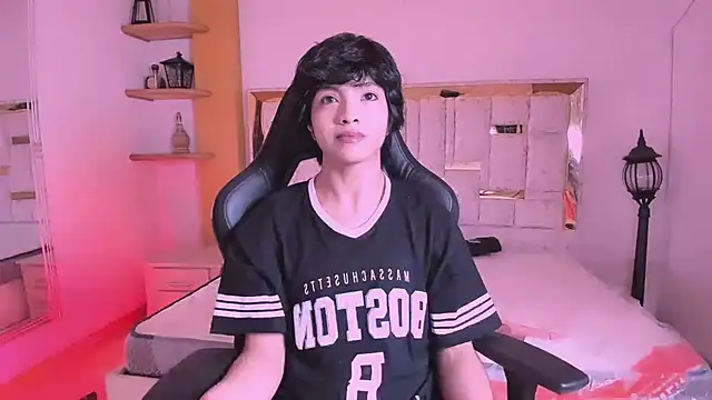 AllanYong18 online show from March 2025 01:53:02 AM